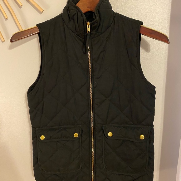 Francesca‘s Black women’s puffy vest - Picture 1 of 3
